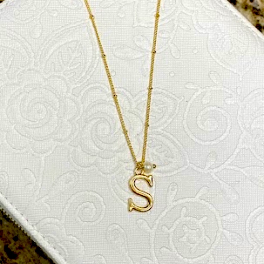 S pear necklace
